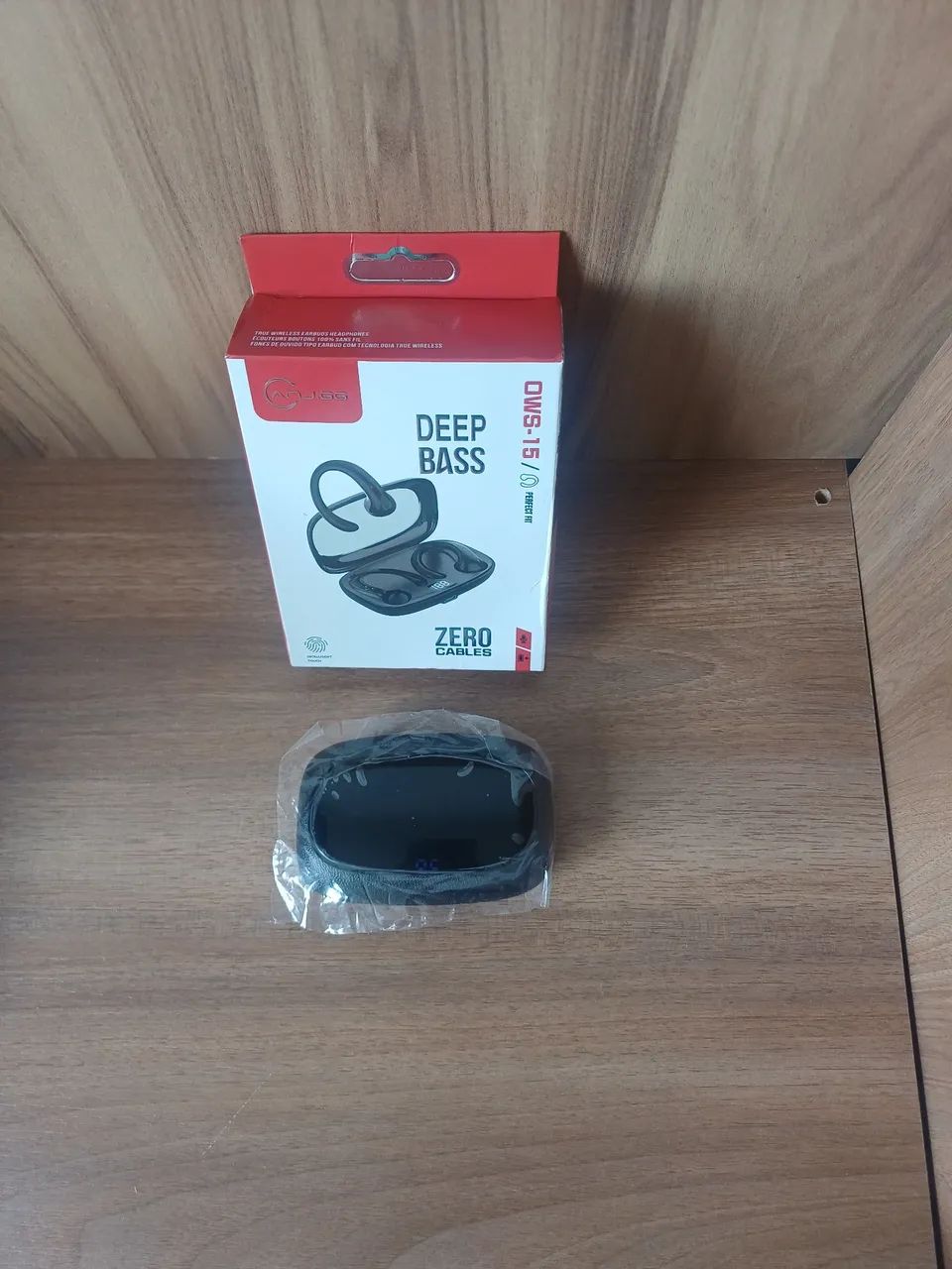 Fone Bluetooth preto retorna orelha  - Foto 6