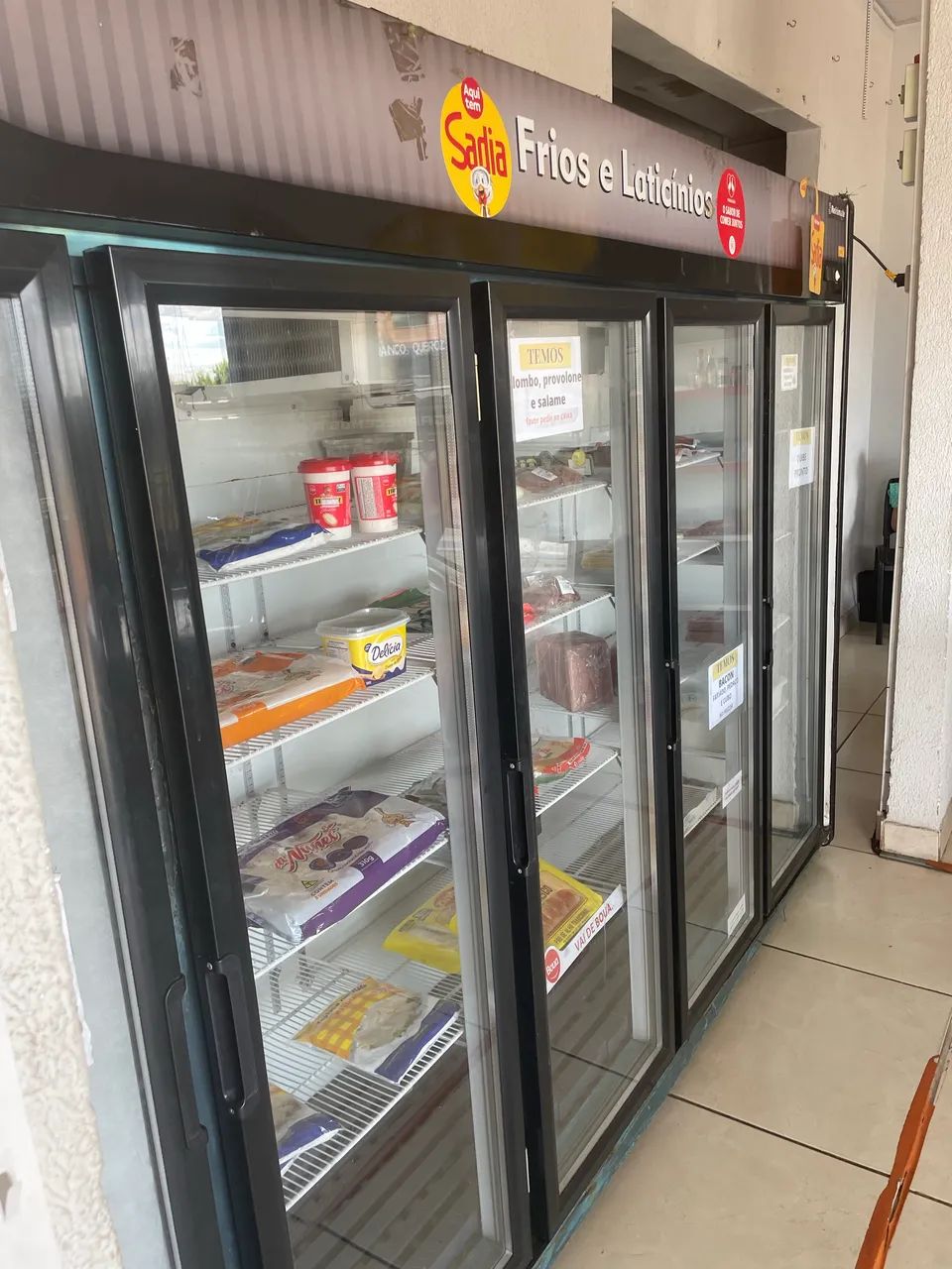 Vende se casa de carnes e frios  - Foto 2