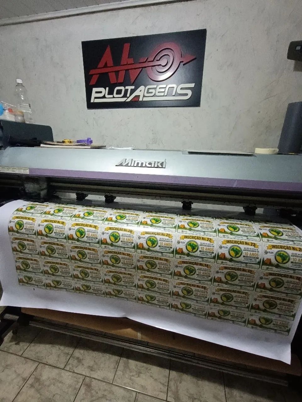 Adesivos, banners, plotagem, envelopamento.