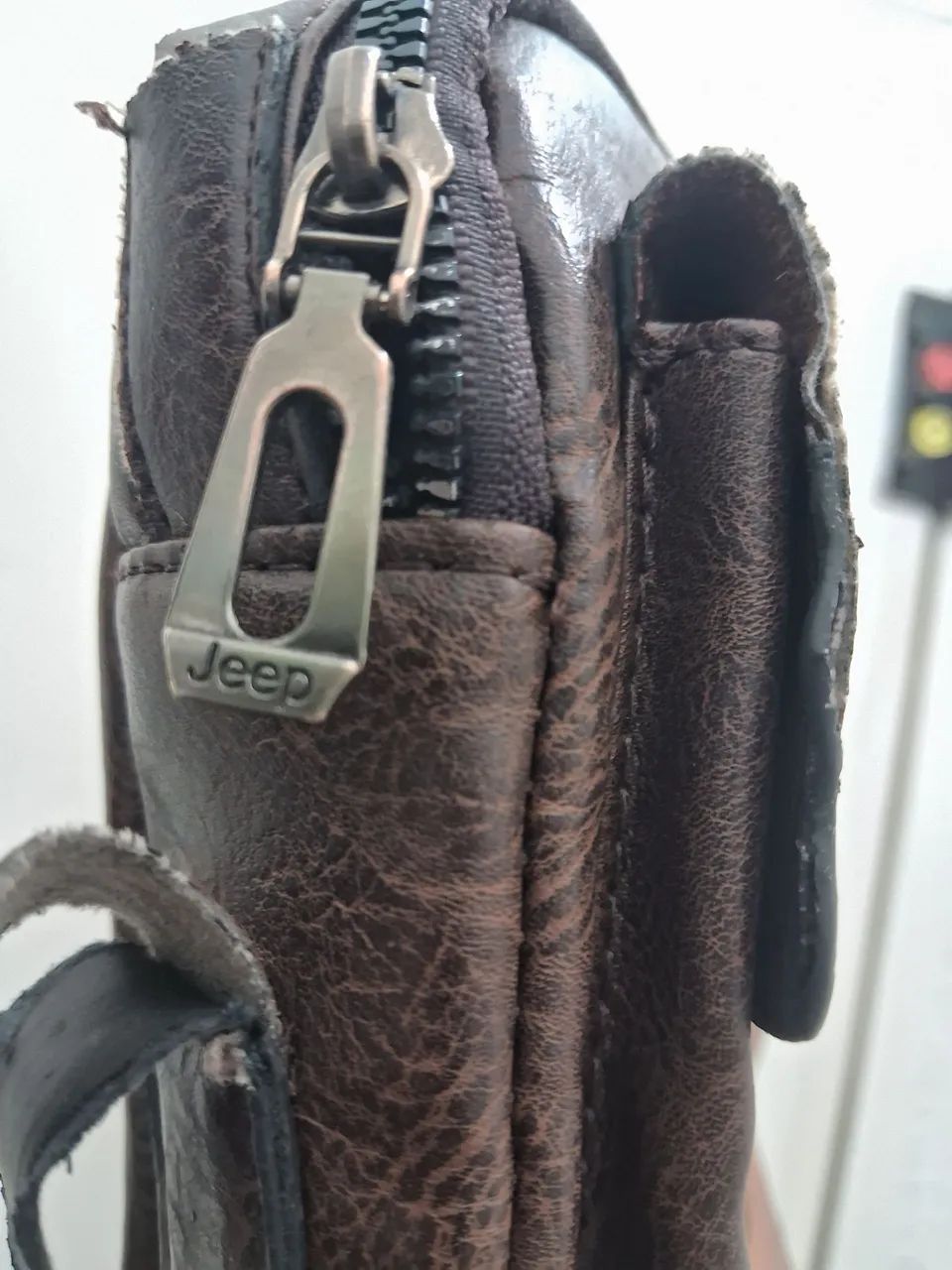 Bolsa Jeep Couro Boluo Em bom estado - Foto 5