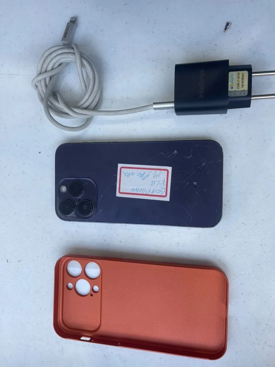 iOS 14 pro max com problema na tela e traseira trincada