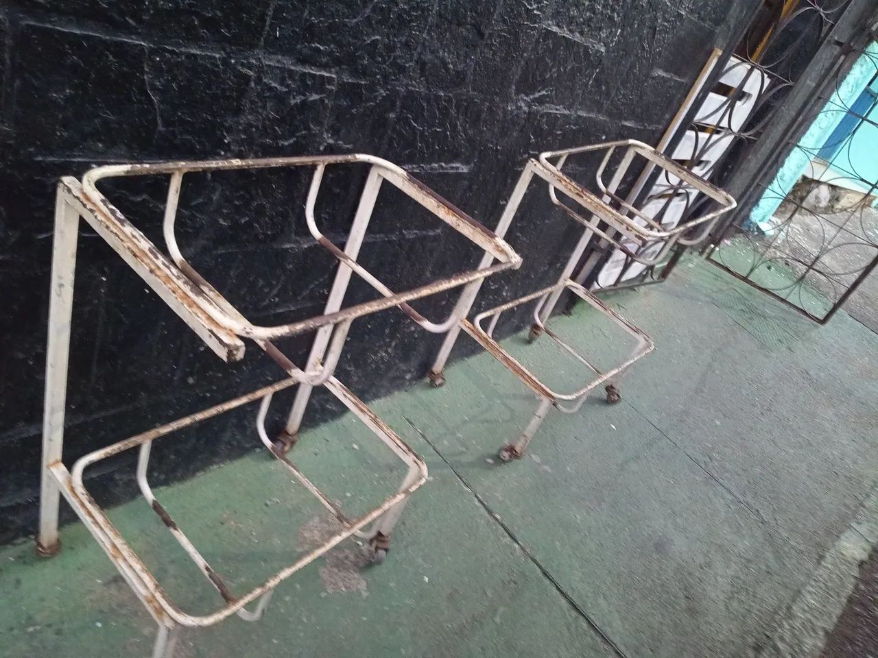 Mesa de ferro antiga 100 $ cada unidade  - Foto 2