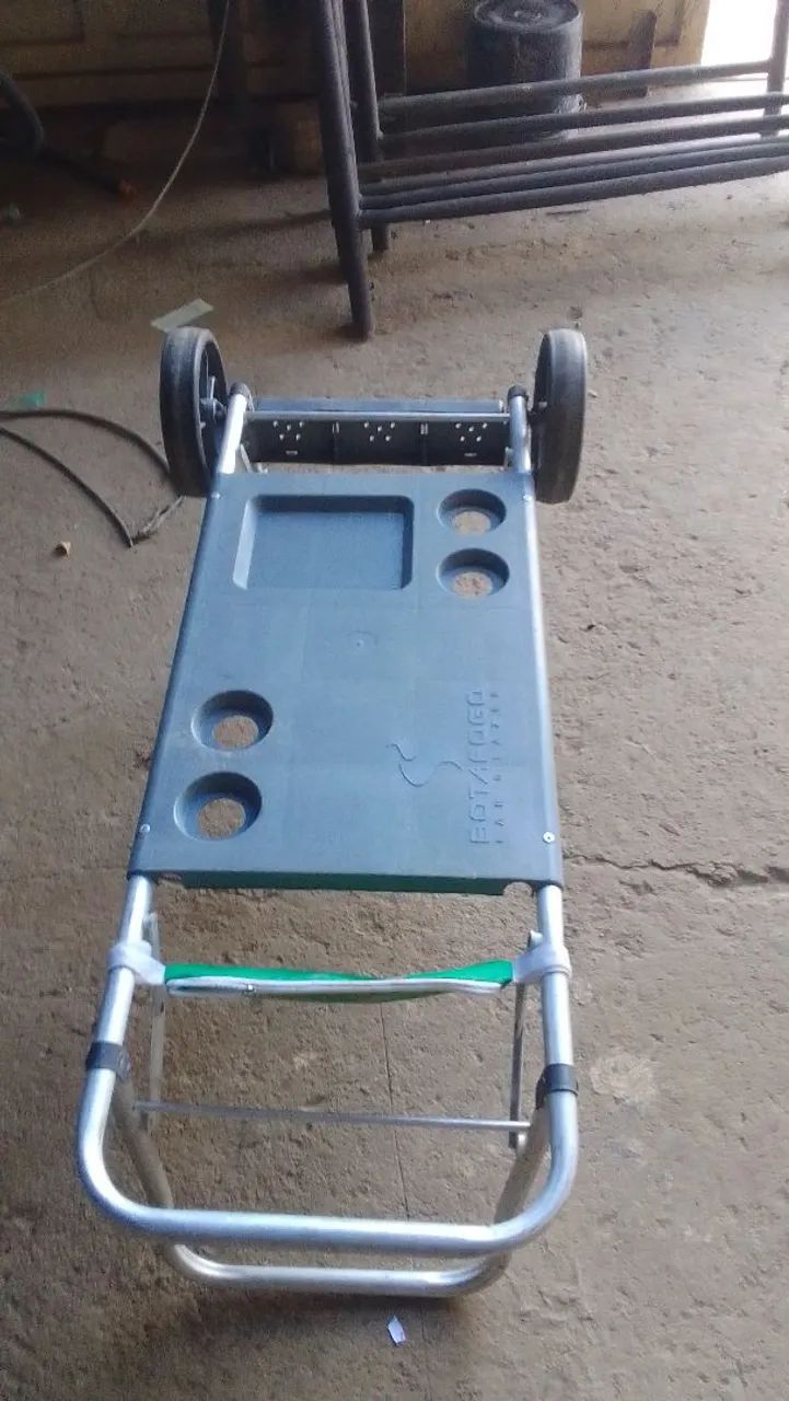 Vendo cadeira de alumínio com mesa e carrinho  - Foto 4