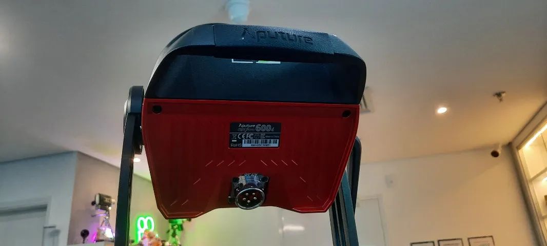 Vendo Refletor de Led Apture 600D - Top -Usado - Foto 3