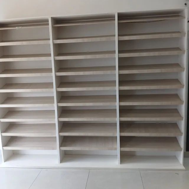 Estante Expositora para Loja em MDF - Excelente Estado - Foto 2