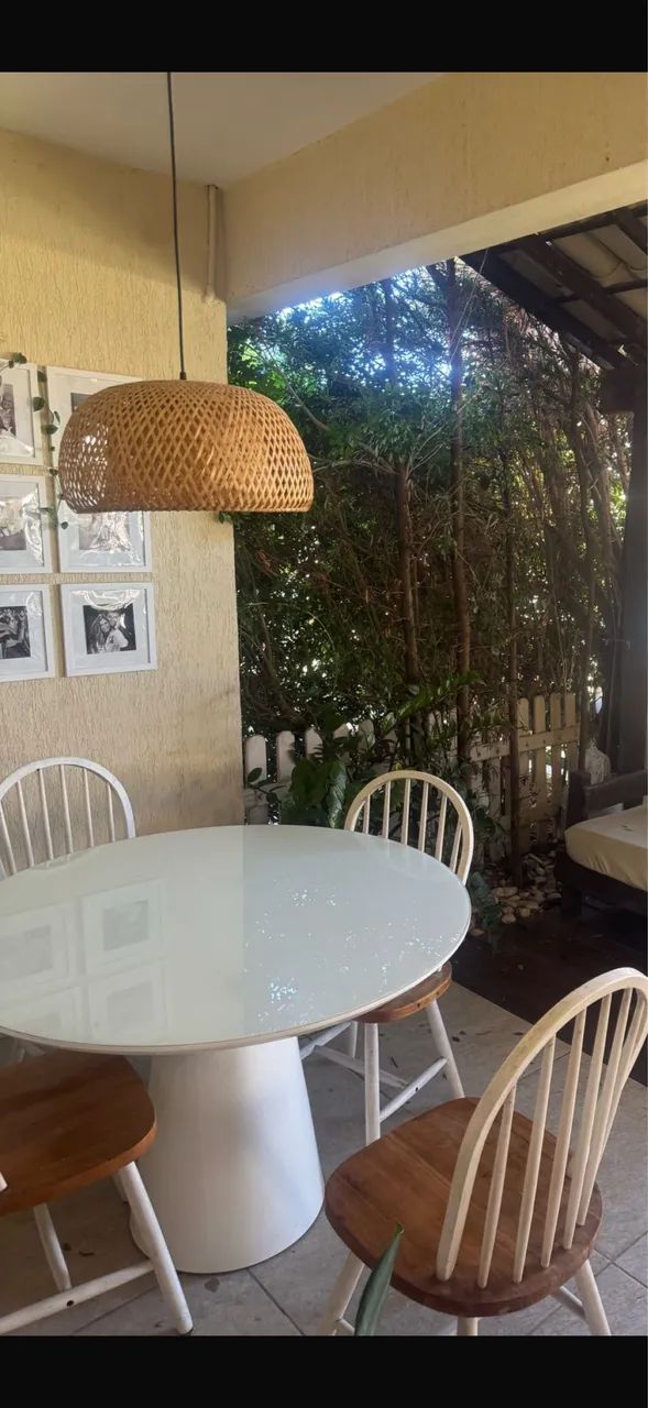 4 Cadeira de Madeira brancas com marrom