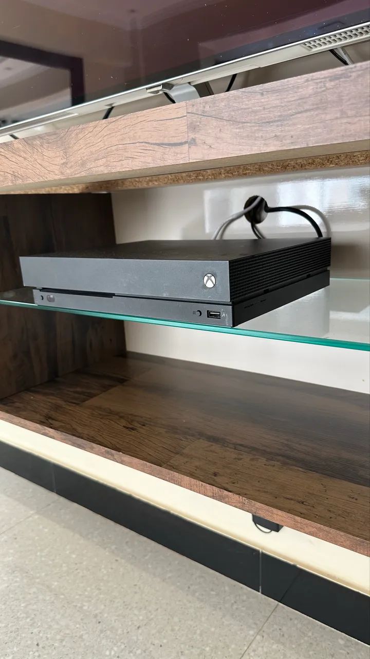 Xbox One X 4 CONTROLES 1Tb  - Foto 4