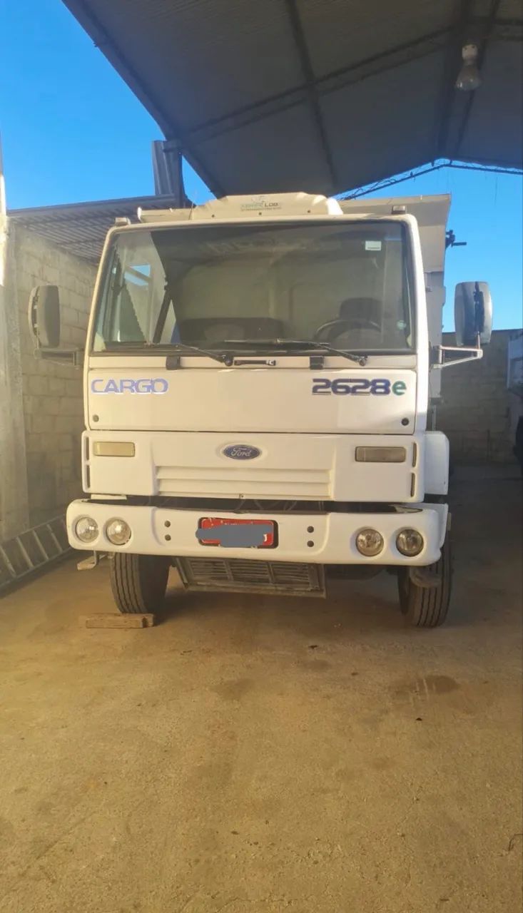 FORD CARGO 2728 ANO 2011