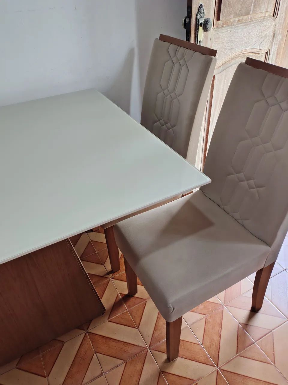 MESA DE JANTAR COM 4 CADEIRAS