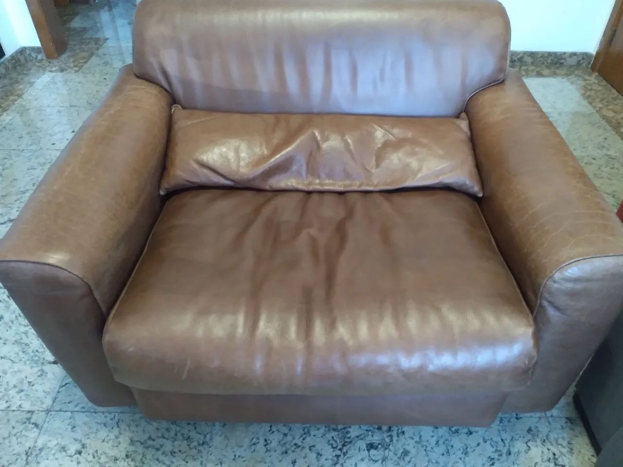 Poltrona de couro ÓTIMO PREÇO