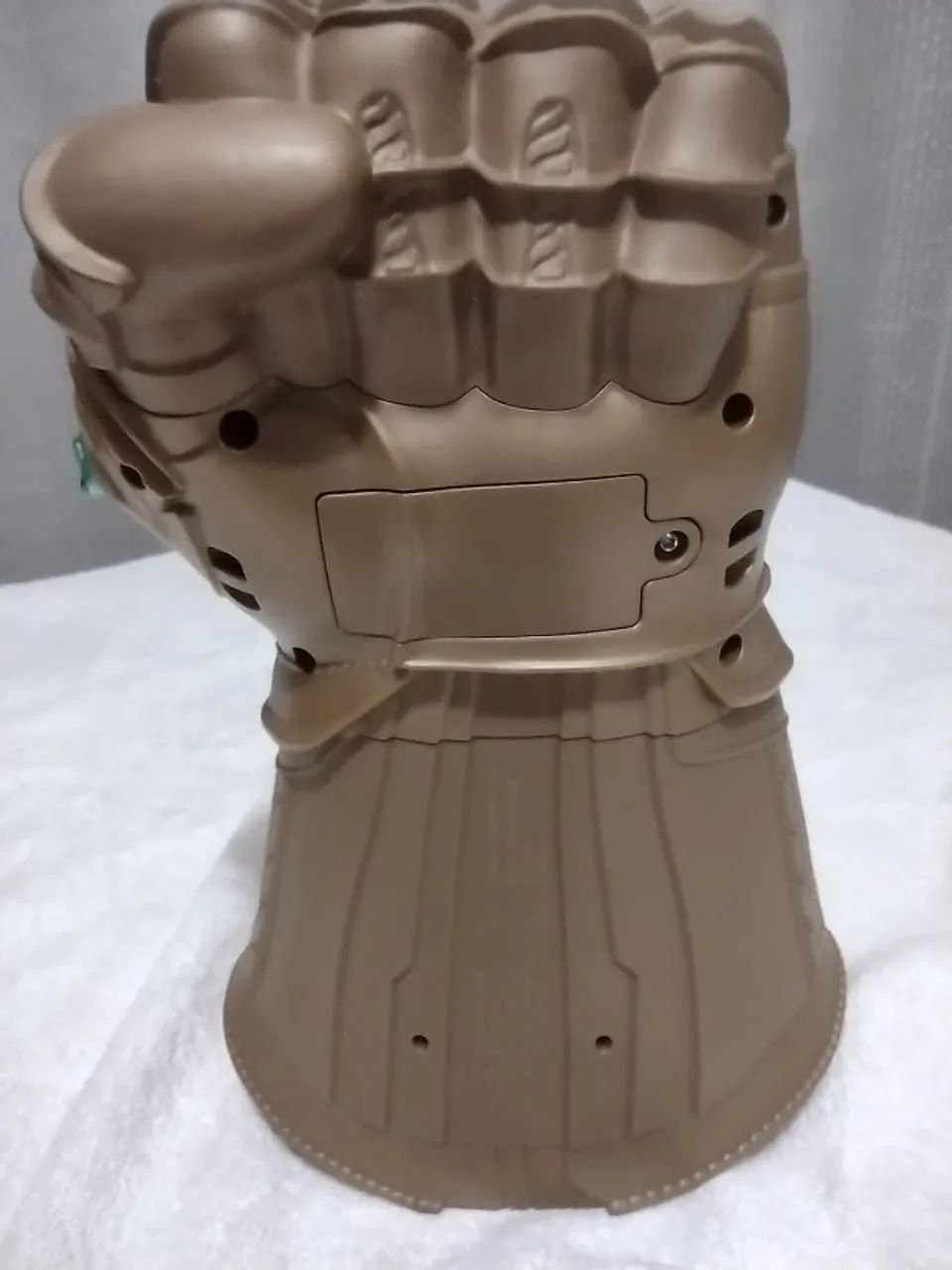 Luva do Thanos Marvel Hasbro com Luz - Colecionável - Foto 3