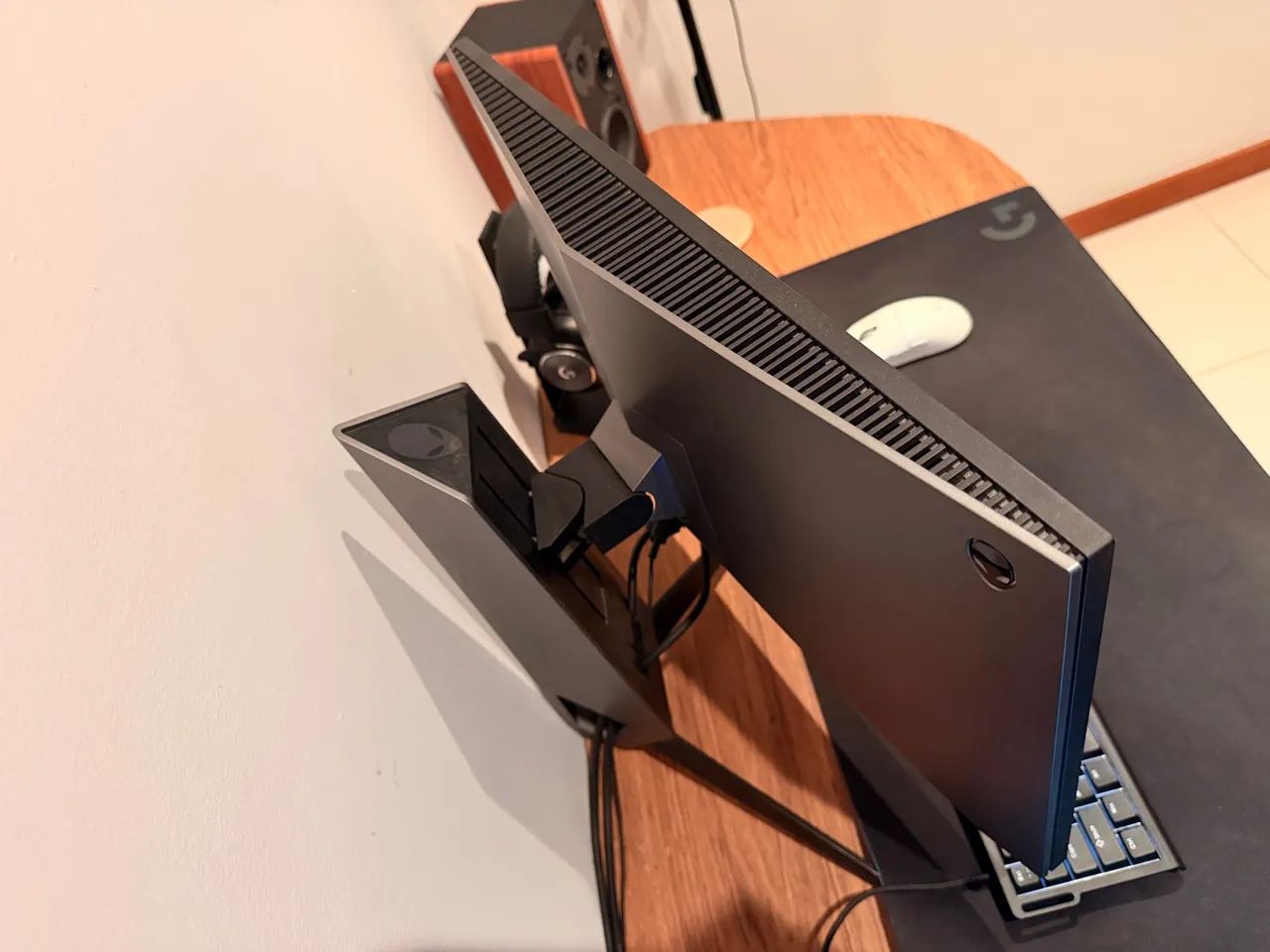 Monitor Alienware 240Hz Gamer IPS G-Sync  - Foto 5