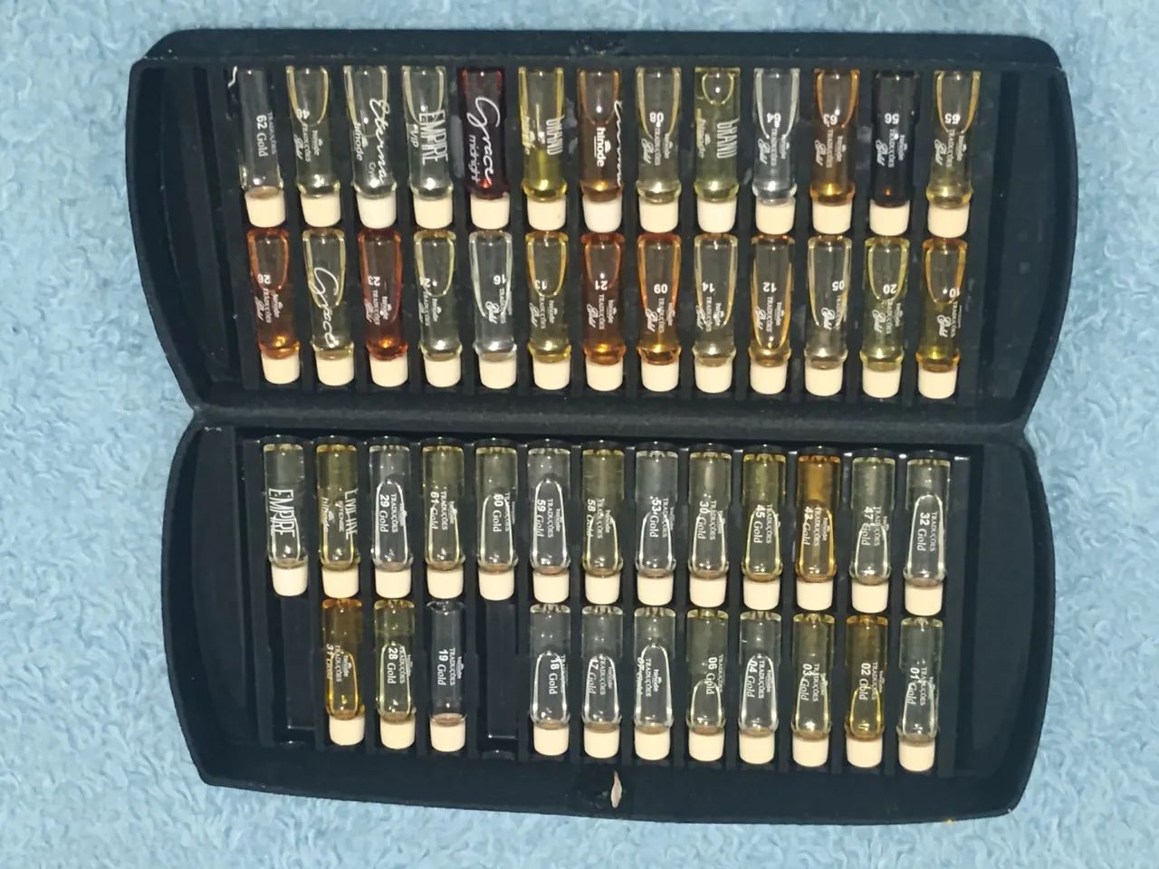 Estojo com amostras de perfume Hinode 