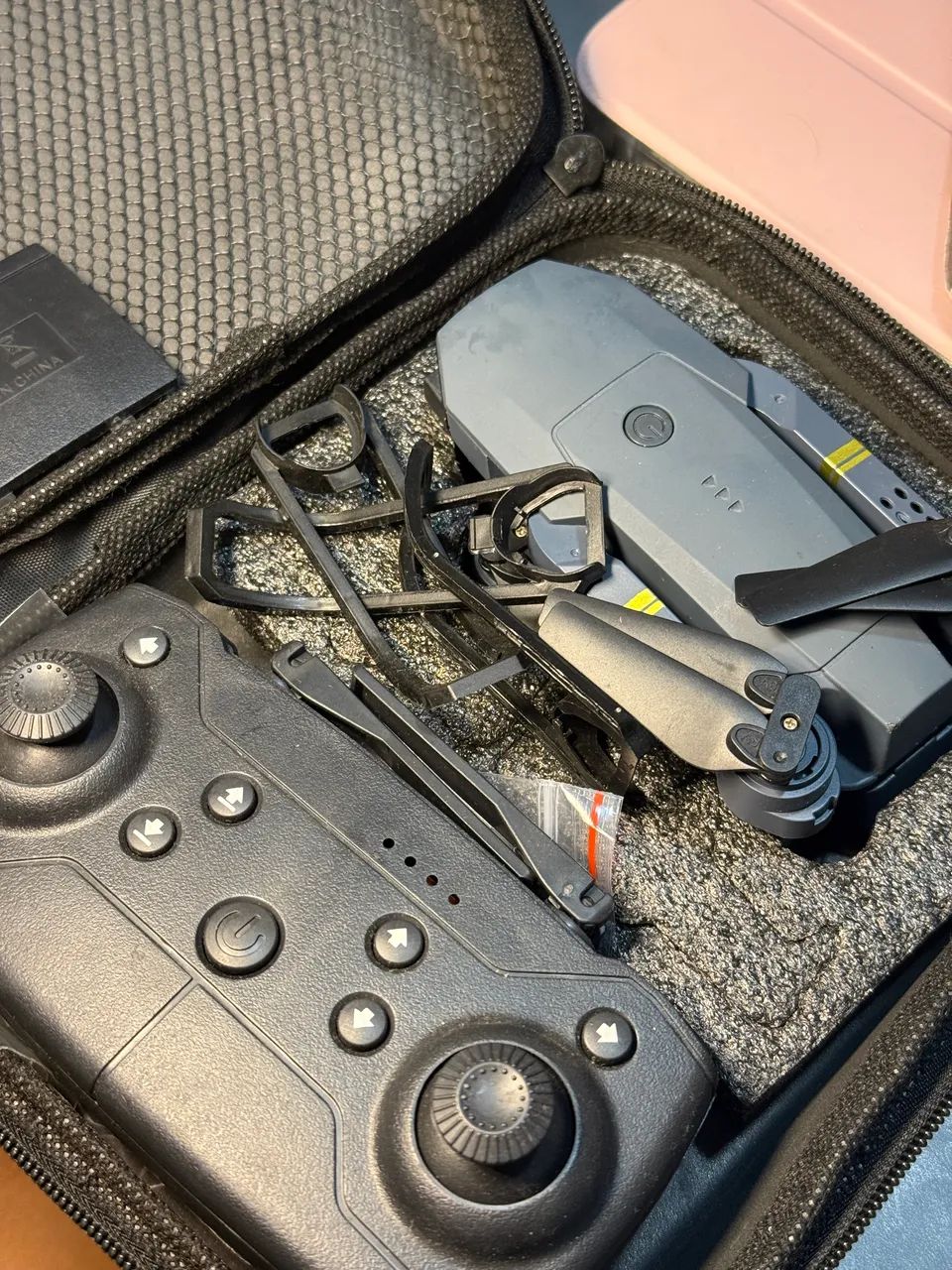 drone e58  dobrável com câmera hd wifi e controle remoto