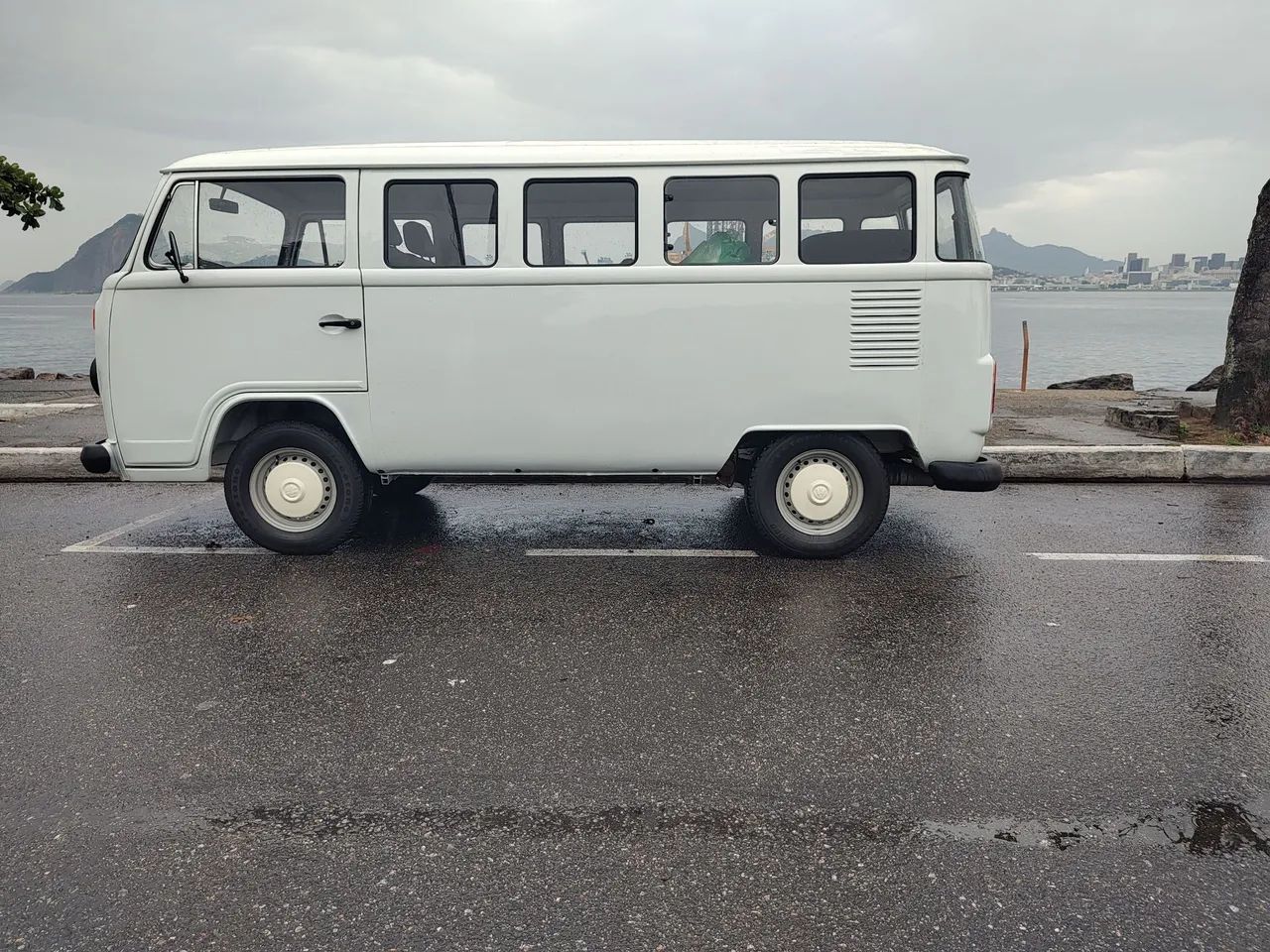 Volkswagen Kombi Standard/ Luxo/ Serie Prata 1996