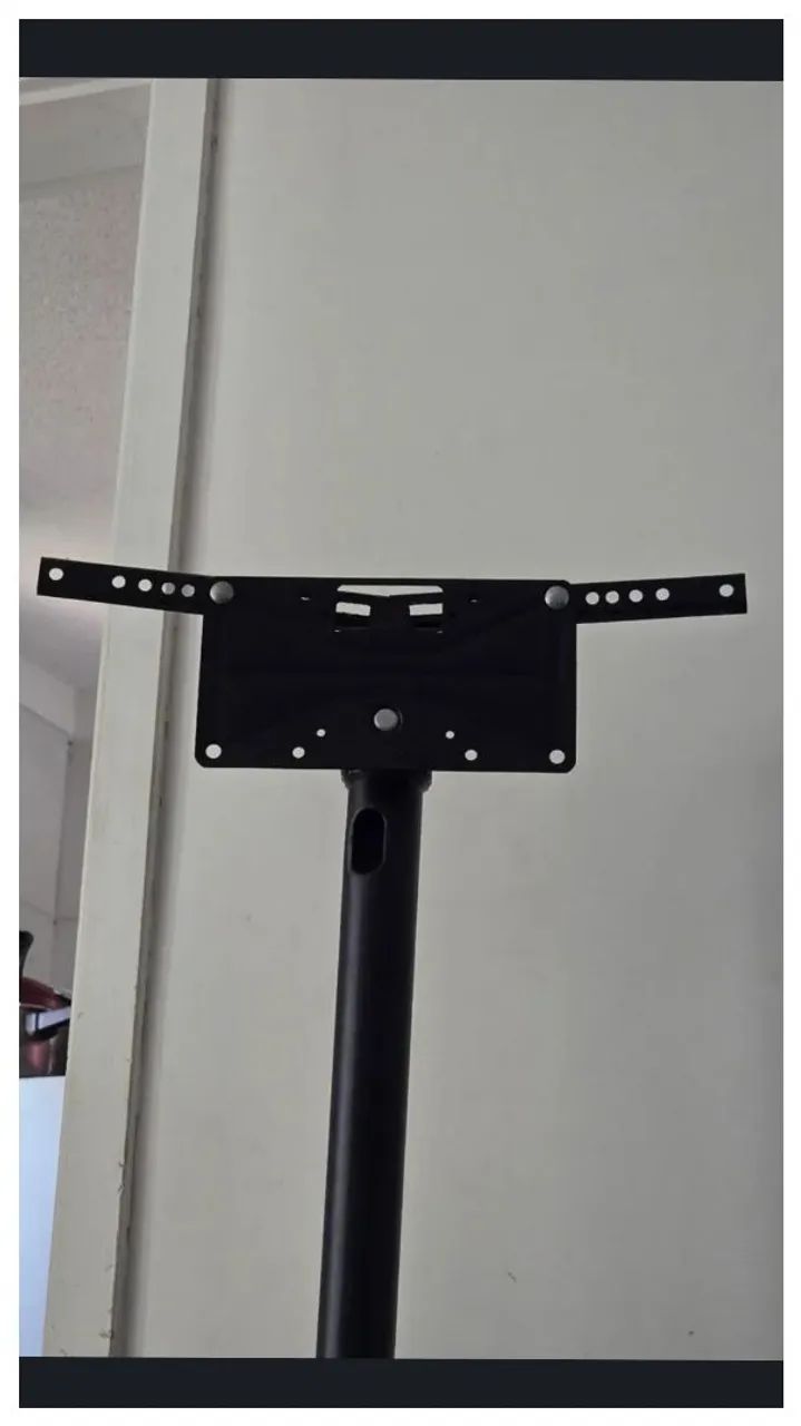 Suporte para TV com rodinhas com trava e uma base  - Foto 2