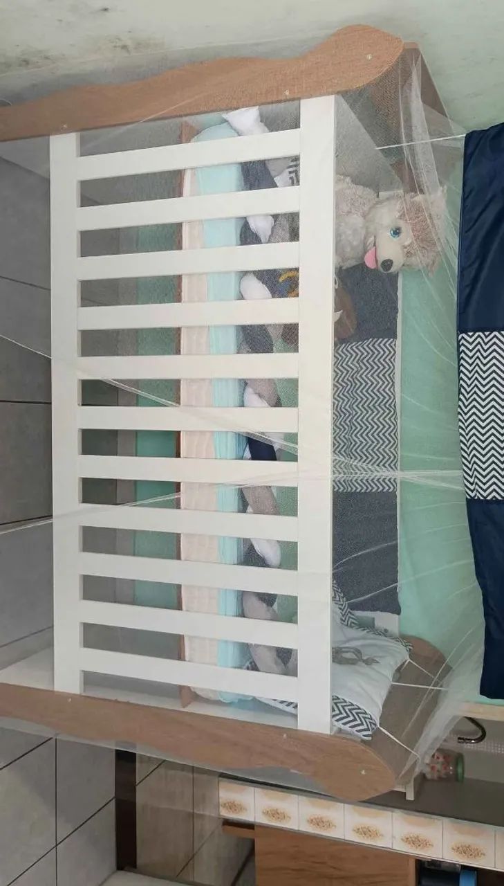 Berço que vira cama e cômoda 