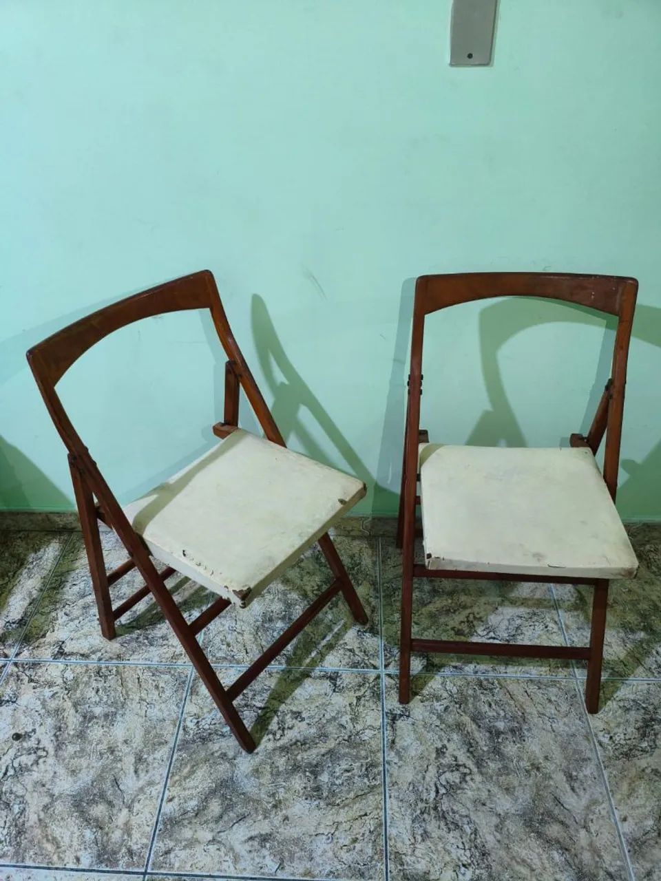 Cadeira antiga  dobrável em madeira 