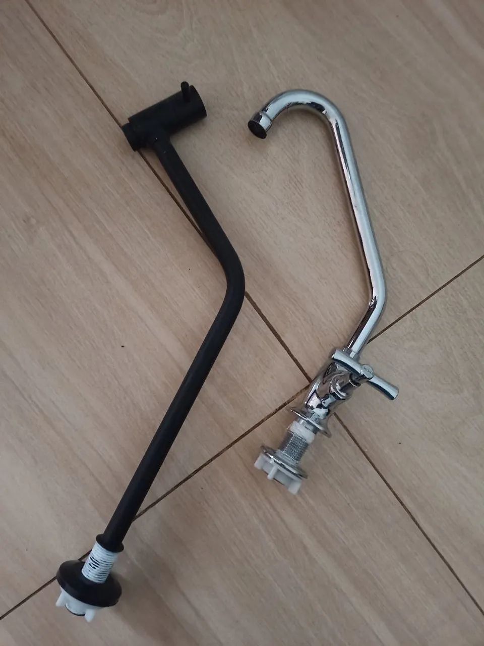 Vendo duas torneiras novas 