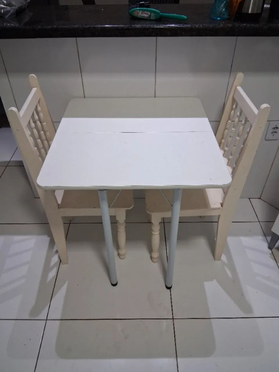 Mesa de cozinha quadrada