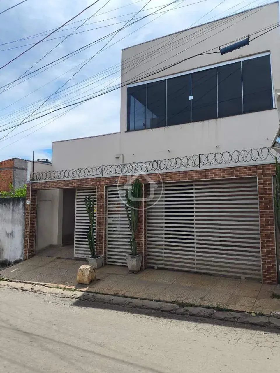 SOBRADO 4 QUARTOS SENDO 3 SUITES E 1 BANHEIRO SOCI