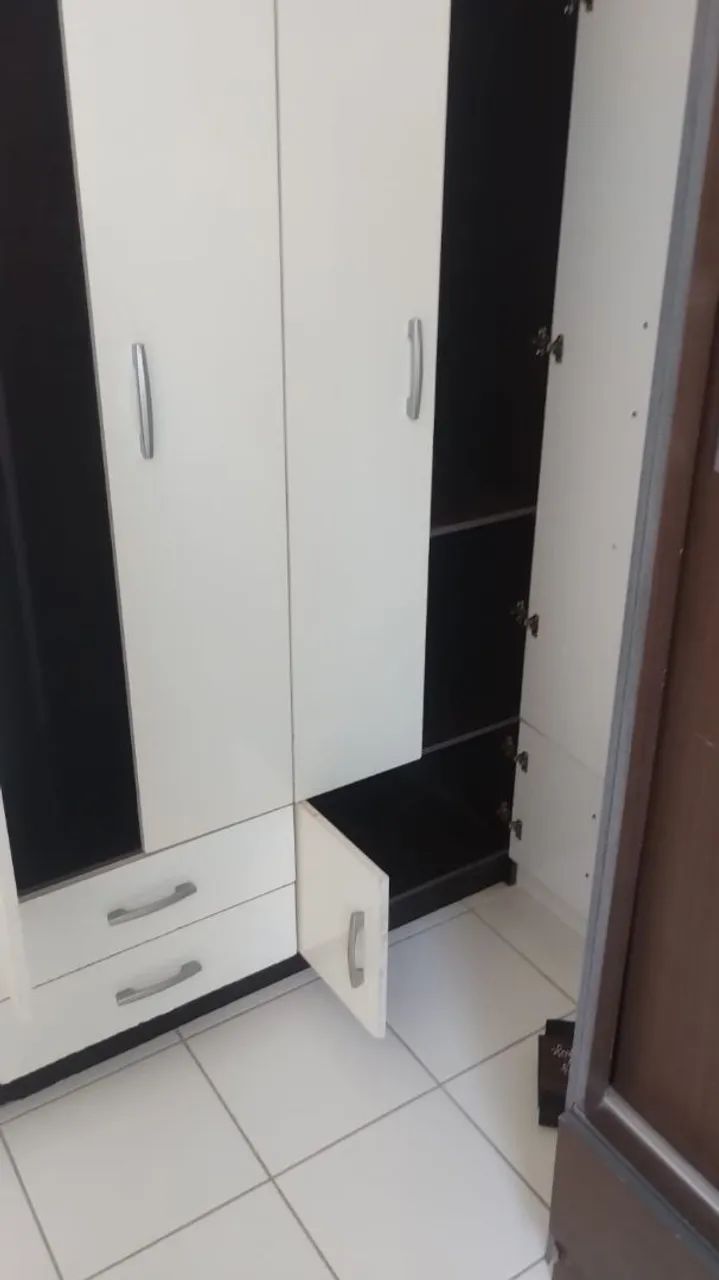 Guarda roupa solteiro, branco em bom estado  - Foto 4