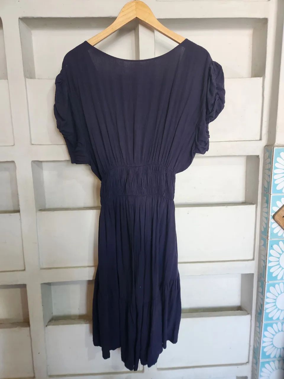 Vestido Plus Size Decotado Azul Marinho - Foto 3
