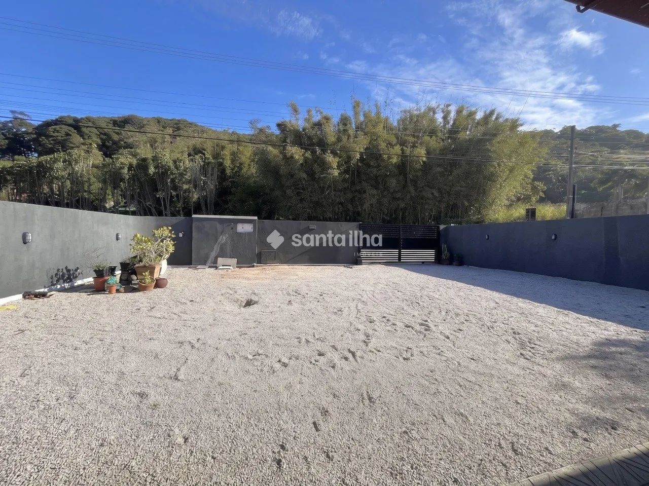 Casa de 2 dormitórios com 100m² - Morro das pedras - Florianópolis