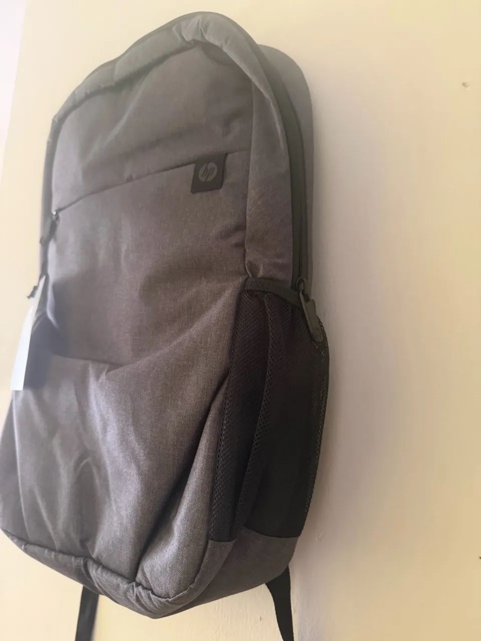 Mochila para laptop HP de até 15,6 polegadas cinza/preta. Design do tecido poliéster. - Foto 3