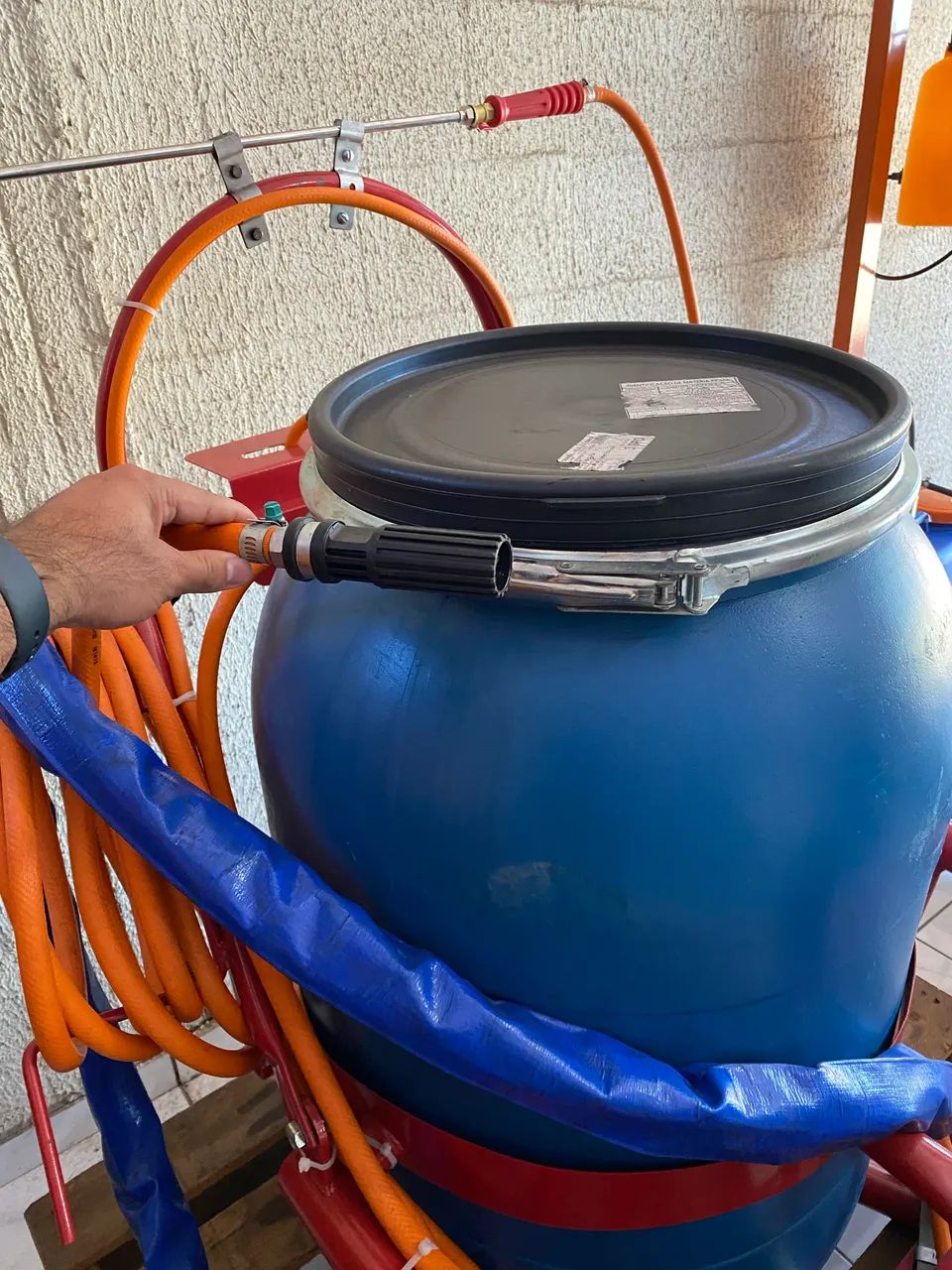 Pulverizador 200 litros com bomba S-22 - Foto 3