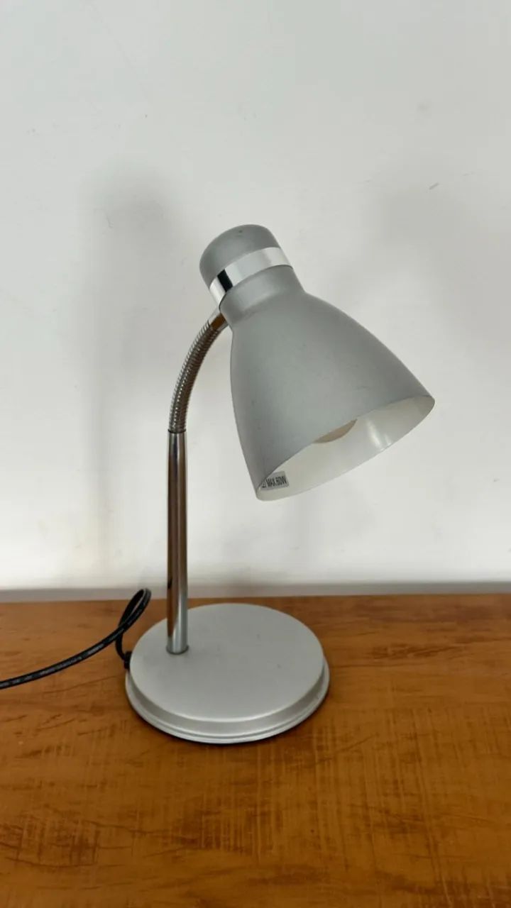 Luminária de mesa articulável prata
