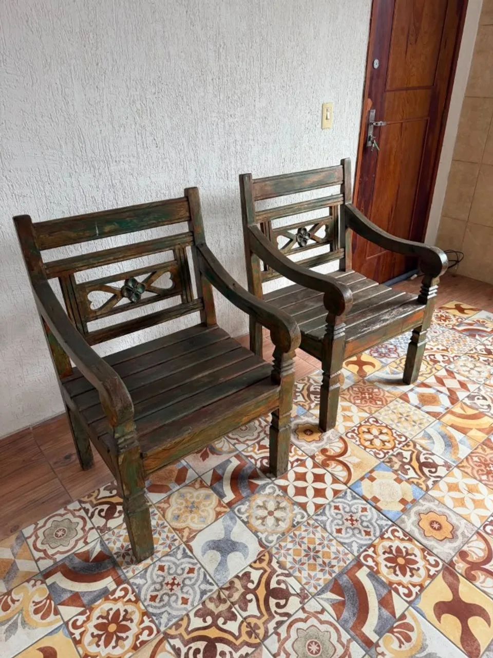 Conjunto Completo Cadeiras e Banco em Madeira - Foto 2