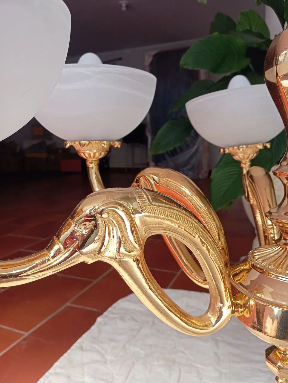 Lustre  clássico Dourado grande  - Foto 5