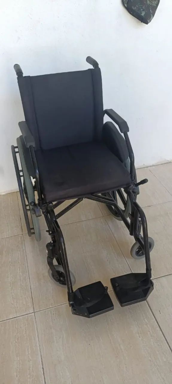 Cadeiras de rodas banhos e de passeios  - Foto 2
