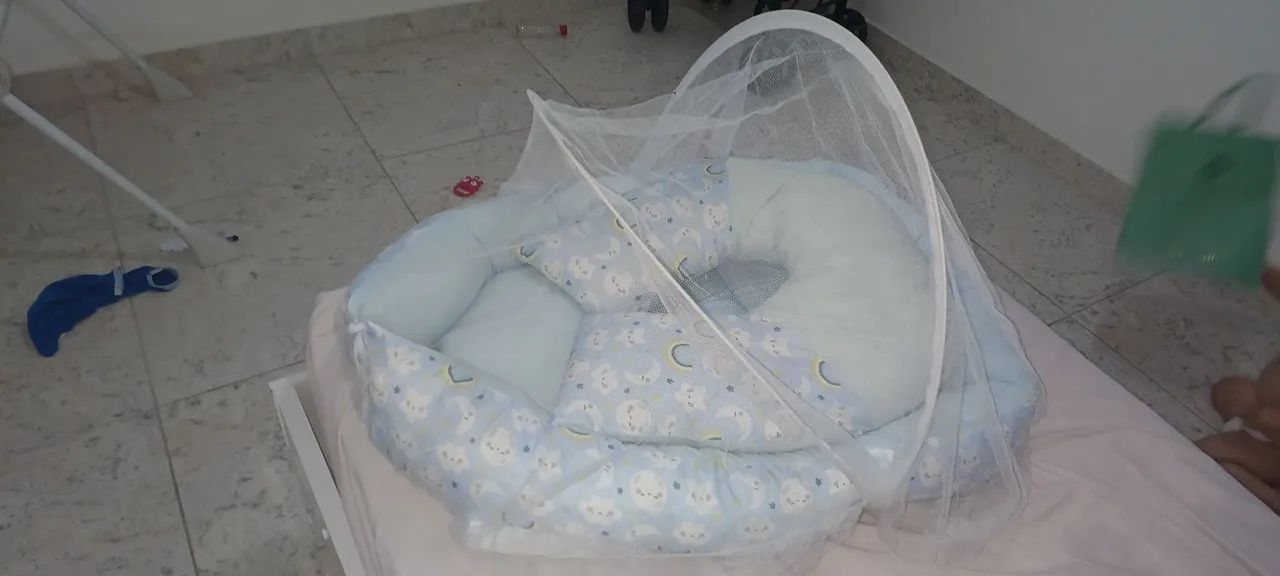 Venda-se ninho com Almofada de amamentação e mosqueteiro  - Foto 4