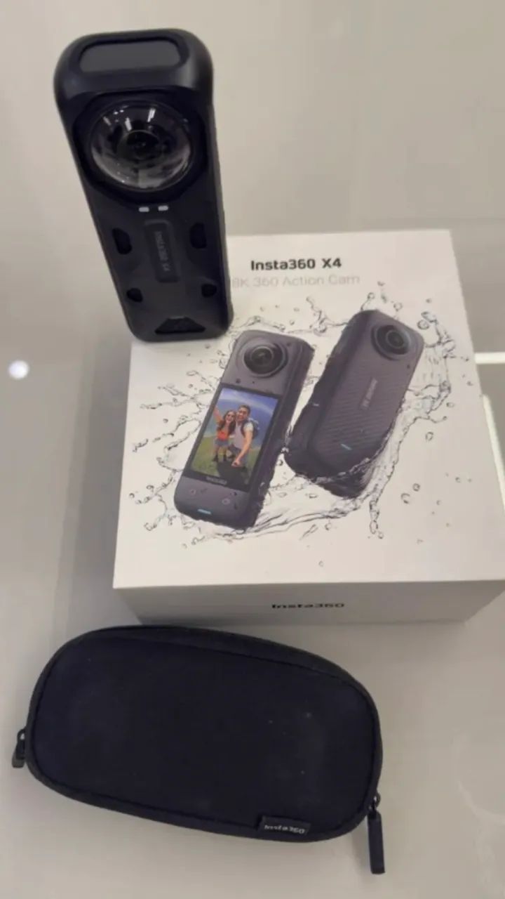 Camera Insta 360 X4
