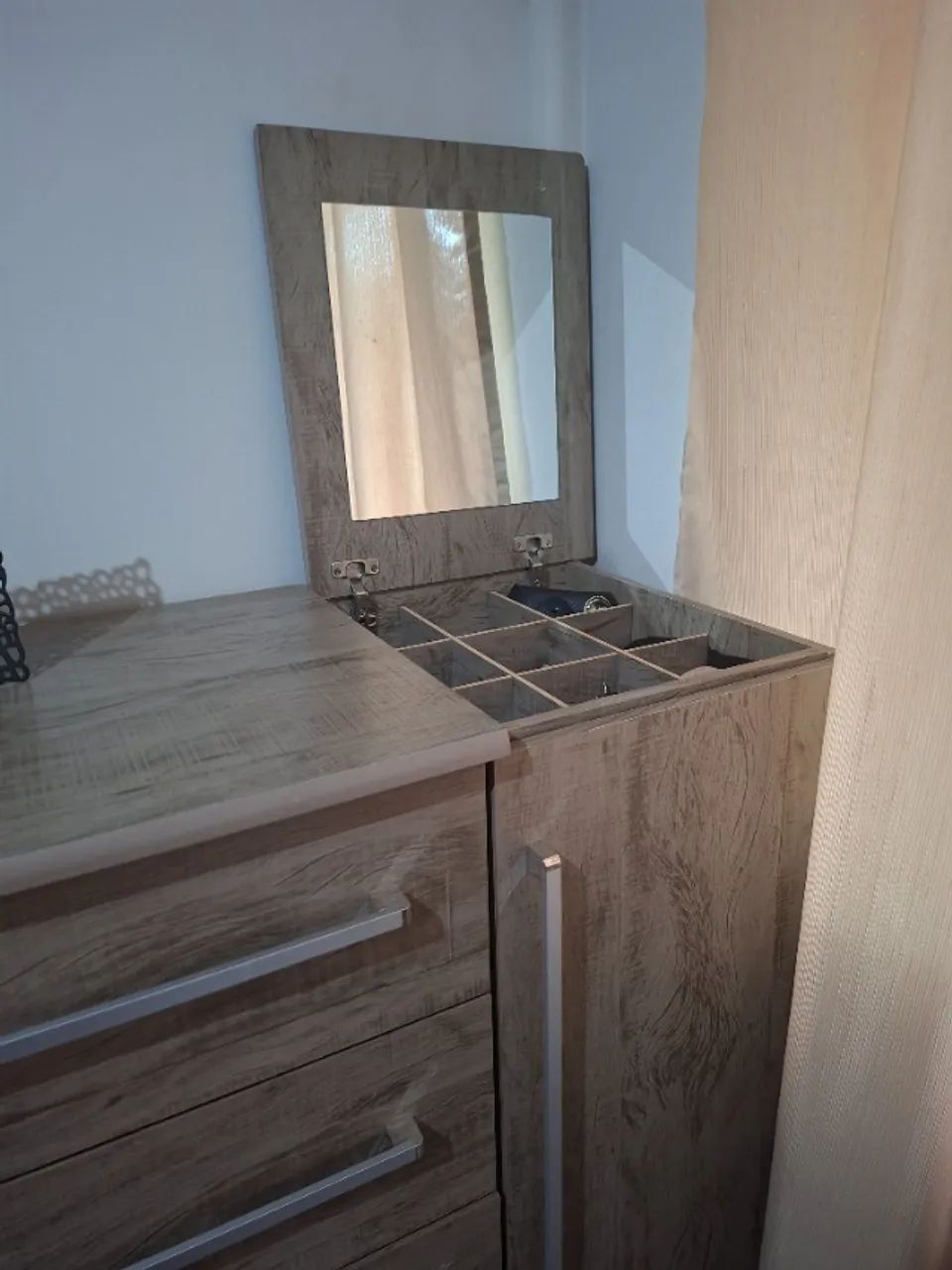 Comoda com 5 gavetas e sapateira lateral