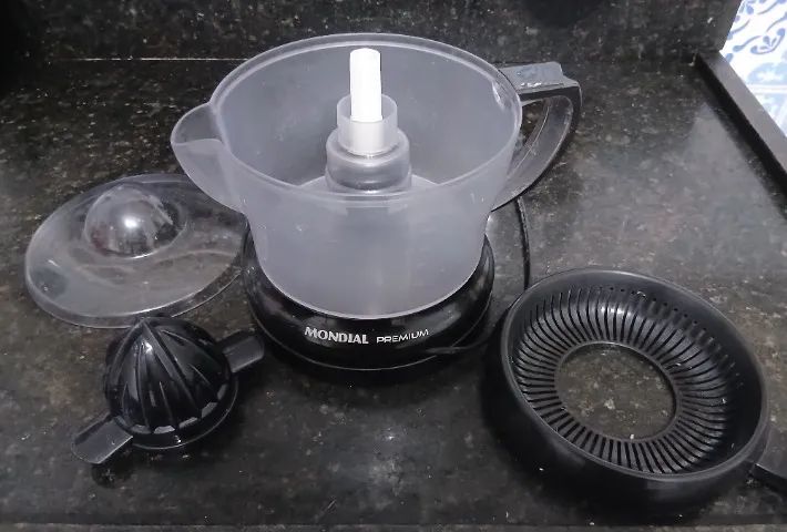 Vende-se Espremedor de Frutas Premium Mondial, 220v, semi-novo! Oportunidade! - Foto 2