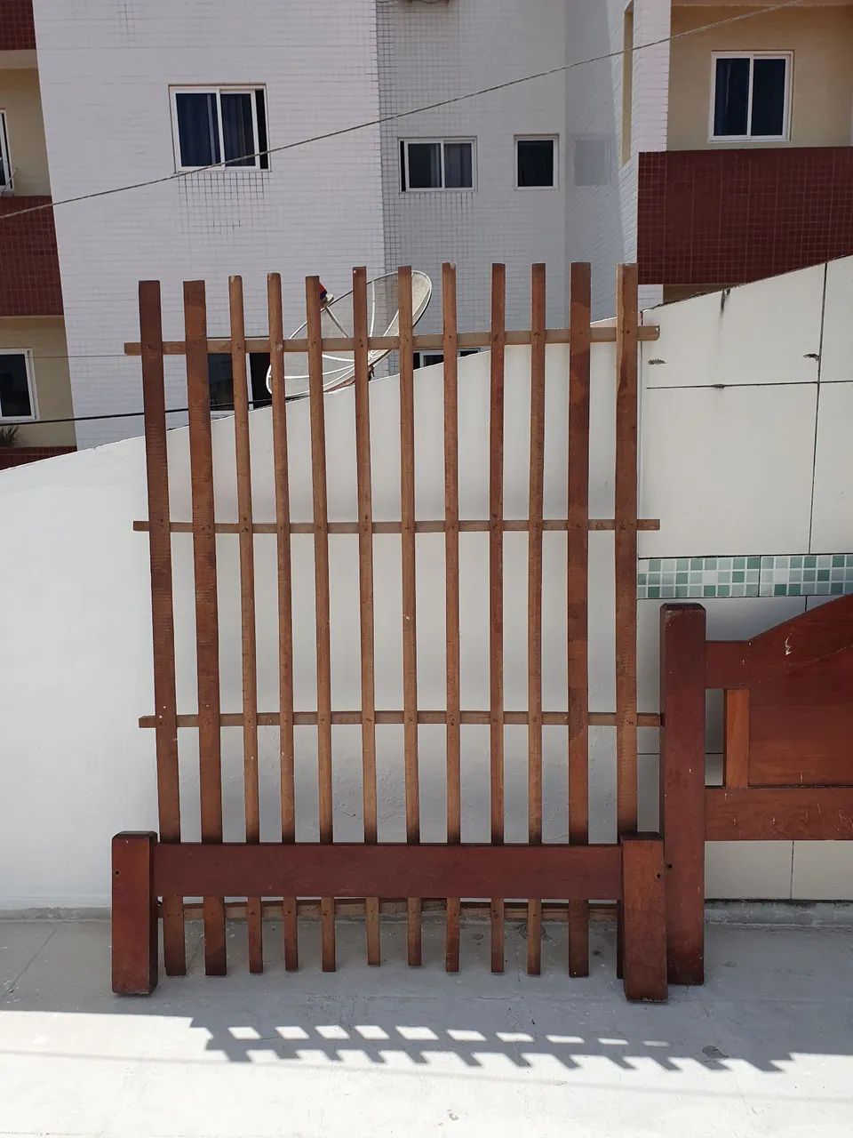 Cama e estante madeira pura  - Foto 2