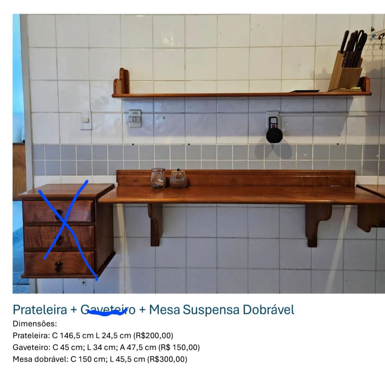 Mesa suspensa e prateleira 