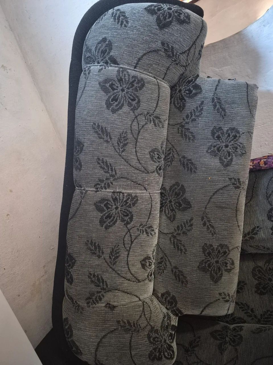 Vendo dois sofás modulares simples 200 os dois - Foto 2
