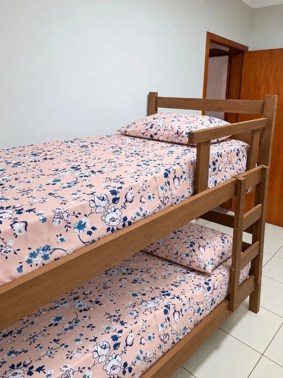 ? Quarto compartilhado com 4 camas em Maringá ? - Foto 2