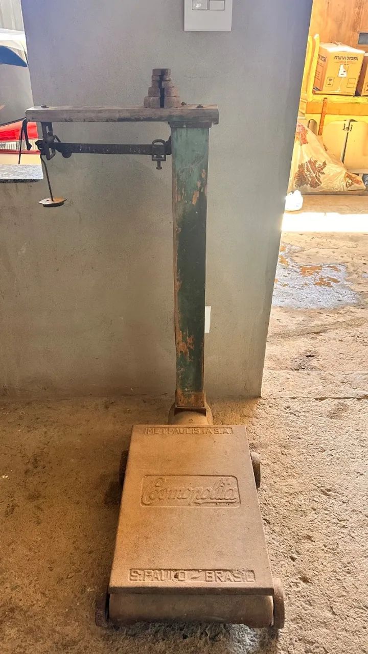 Vendo Balança de Braço 200 kg, Cosmopolita com pesos - Curvelo/MG