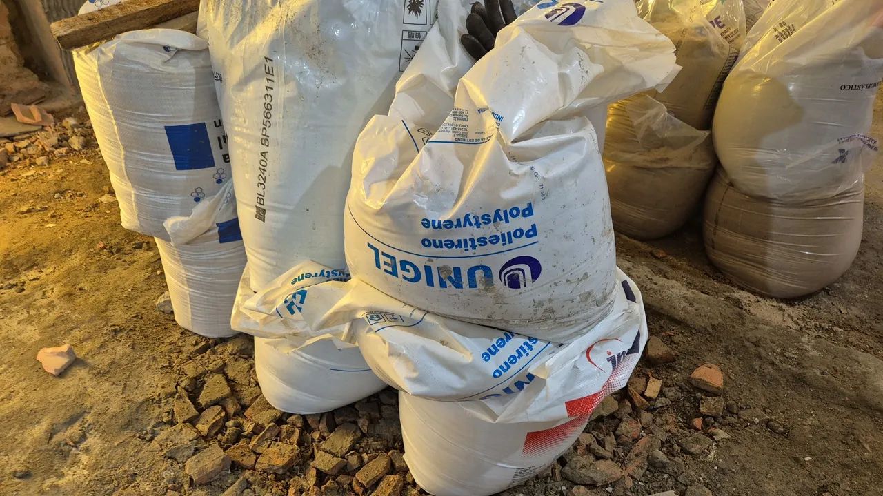Barro e cascalho entulho para aterro obra - Foto 2