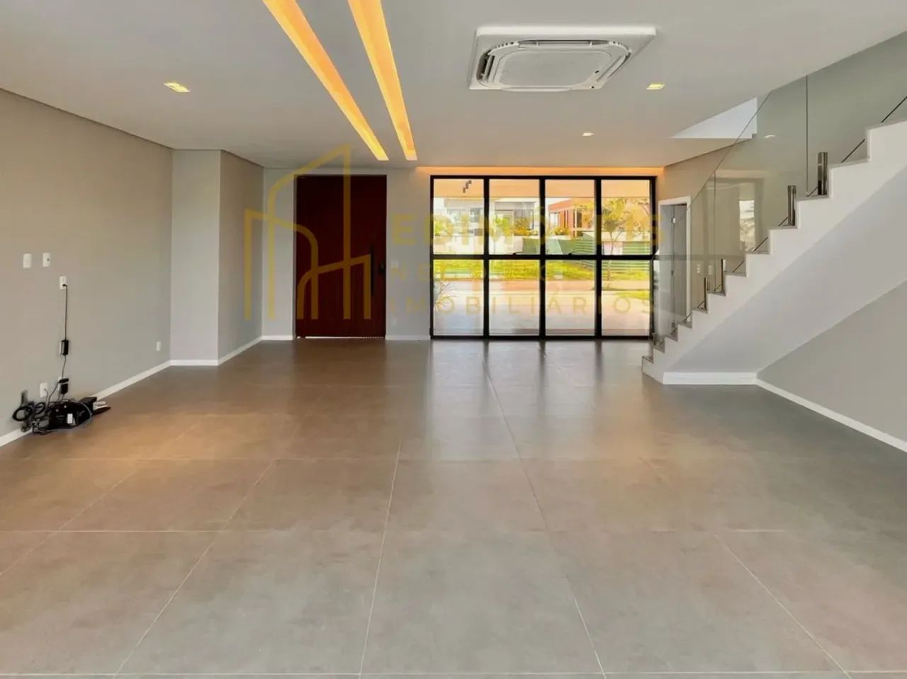 Oportunidade única no Jacuhy: casa duplex com 3 suítes e acabamentos premium! - Foto 3