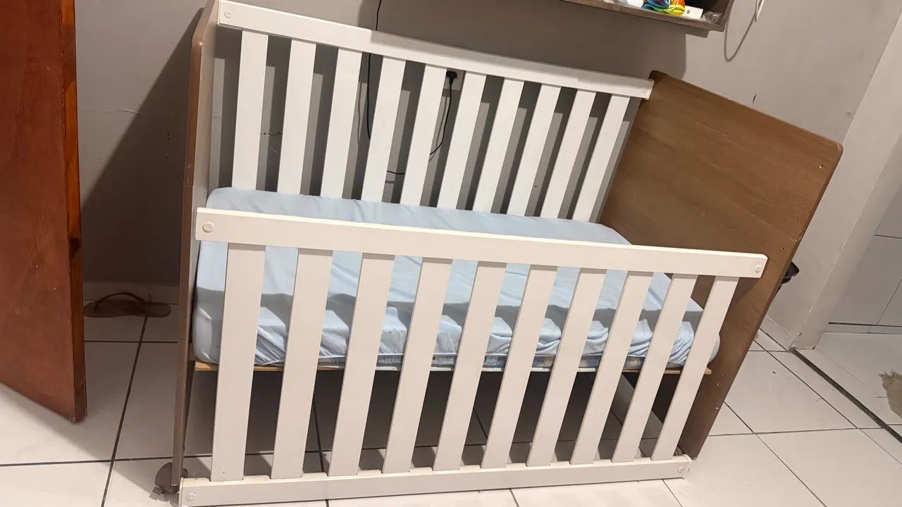 Berço com colchão 