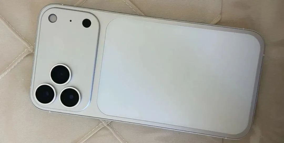 iPhone 11 carcaça do 17 pro 