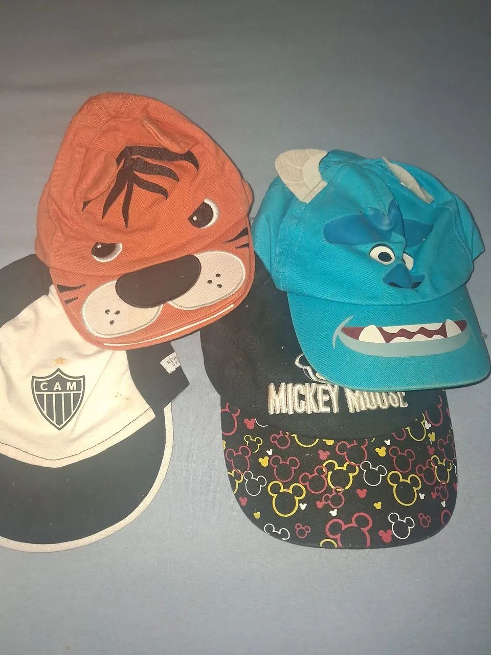 Lote de boné pra bebê até 2 aninhos