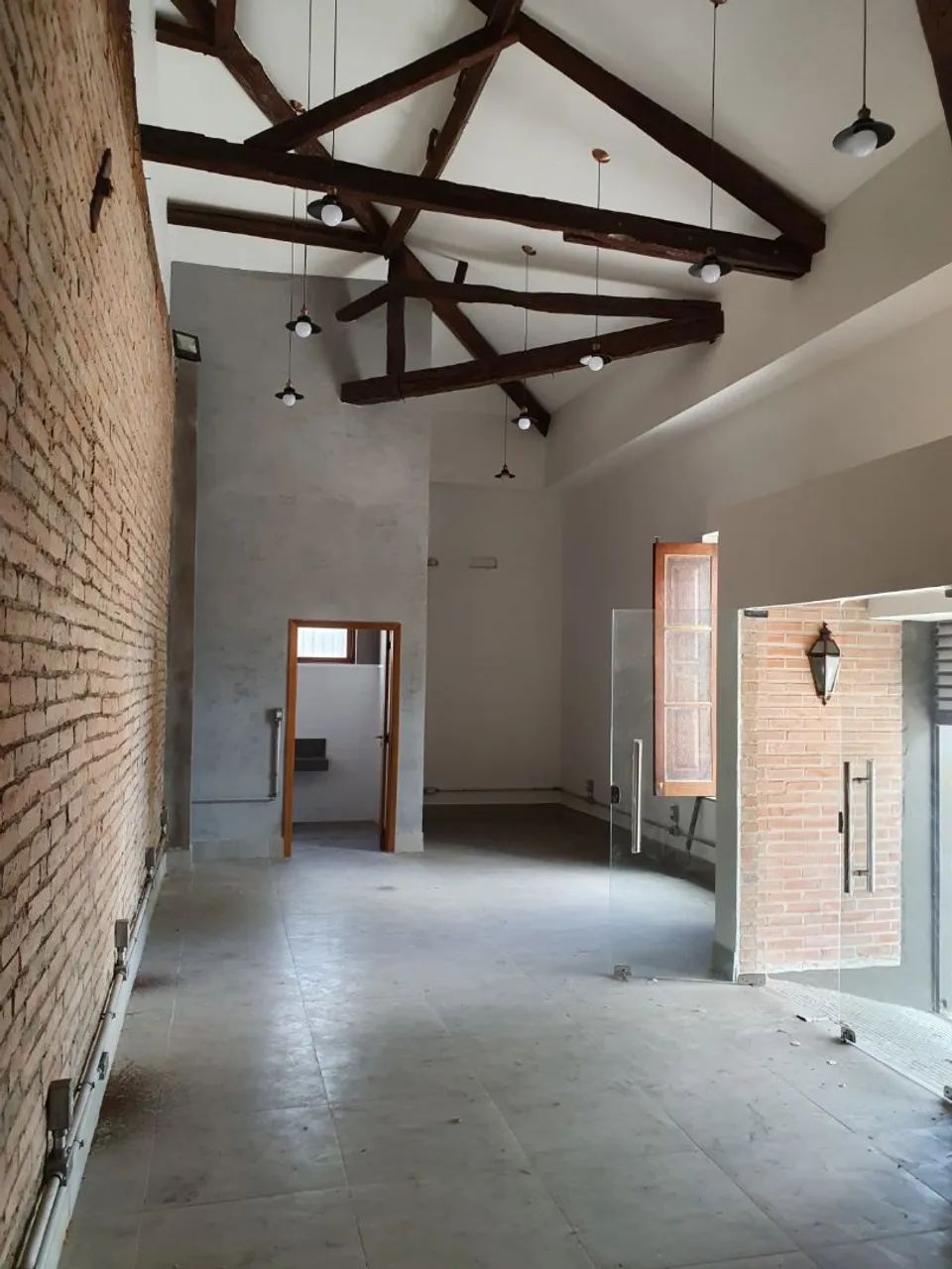 Avenida Bento Gonçalves - prédio comercial 