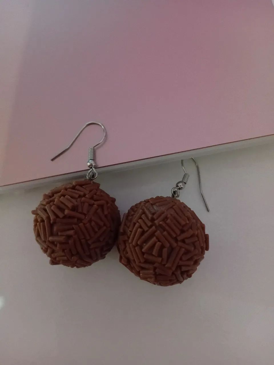 Brinco em forma de brigadeiro :)
